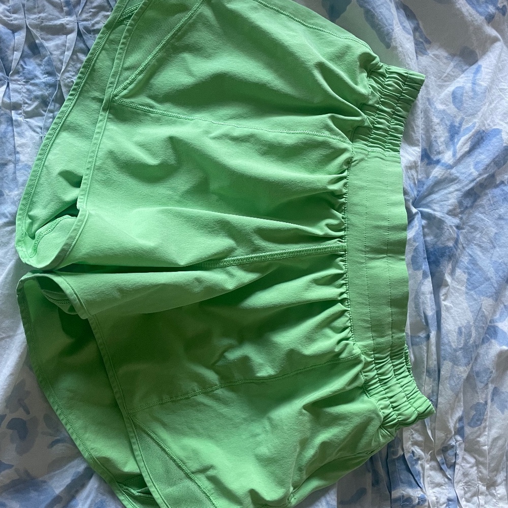 Lululemon hotty hot shorts 4inch size 8